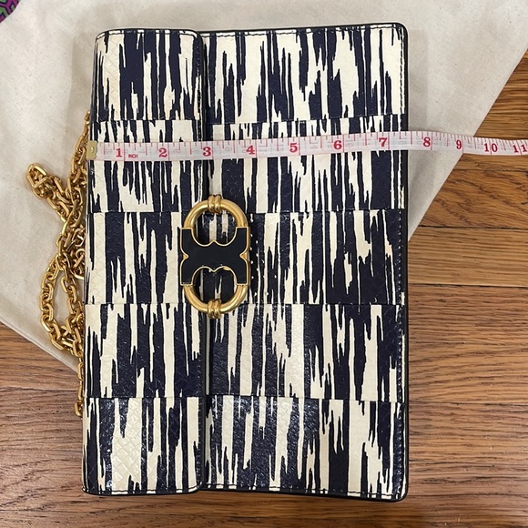 TORY BURCH - Gemini Link Snake Ladies Medium Leather Chain Shoulder Bag - Picture 14 of 17